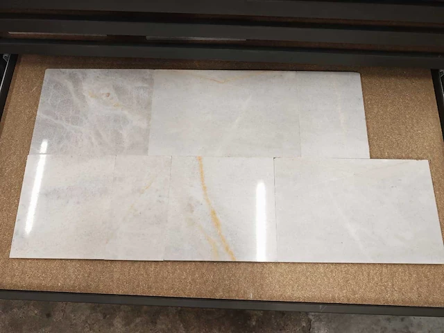 Natuursteen marmer wit gepolijst 30xflx2 cm tegels 324 m² - afbeelding 1 van  7