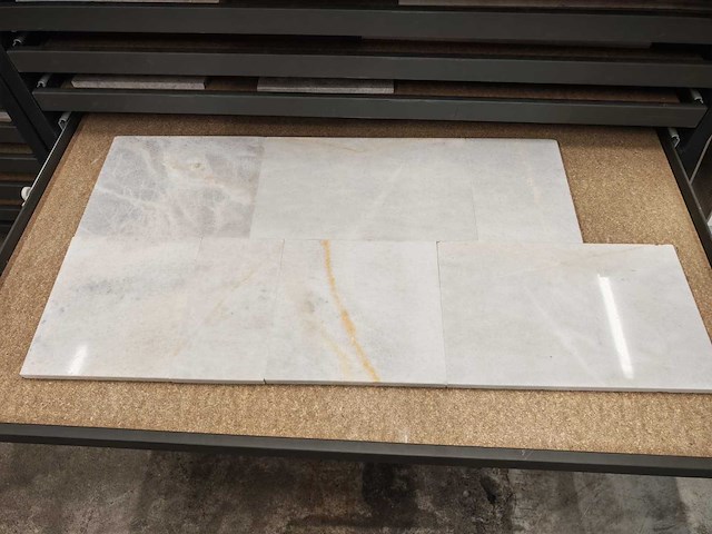 Natuursteen marmer wit gepolijst 30xflx2 cm tegels 648 m² - afbeelding 1 van  3