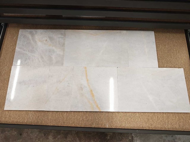 Natuursteen marmer wit gepolijst 30xflx2 cm tegels 648 m² - afbeelding 1 van  6