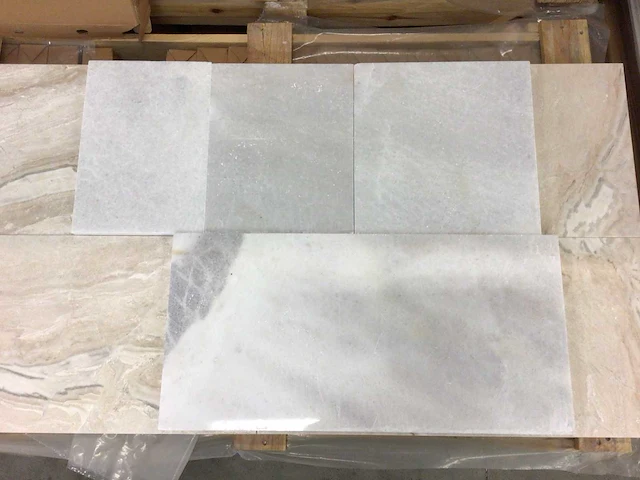 Natuursteen marmer wit gepolijst 40 x vrije banen x 2 cm tegel 123 m² - afbeelding 2 van  7