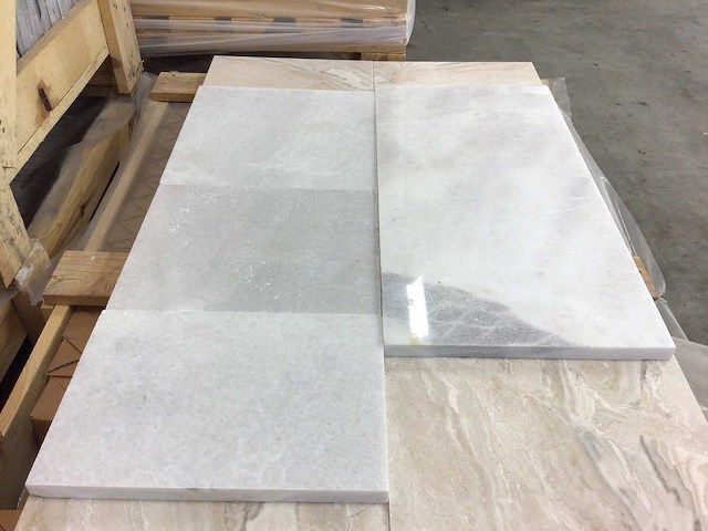 Natuursteen marmer wit gepolijst 40 x vrije banen x 2 cm tegel 41 m² - afbeelding 3 van  3