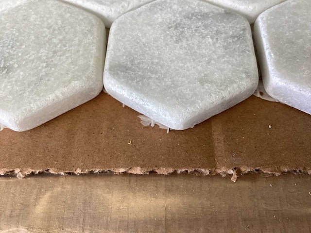 Natuursteen marmer wit hexagon mozaïektegel 28x33,5 cm 50 stuks - afbeelding 4 van  7