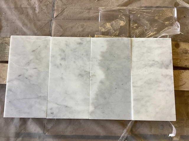 Natuursteen marmer wit honed 15,2x30,5 cm tegel 33,38 m² - afbeelding 15 van  17