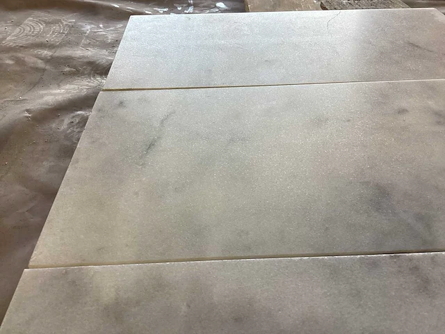 Natuursteen marmer wit honed 15,2x30,5 cm tegel 33,38 m² - afbeelding 13 van  17