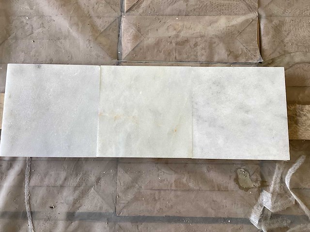 Natuursteen marmer wit honed 20x20x1,2 cm tegel 25 m² - afbeelding 1 van  10