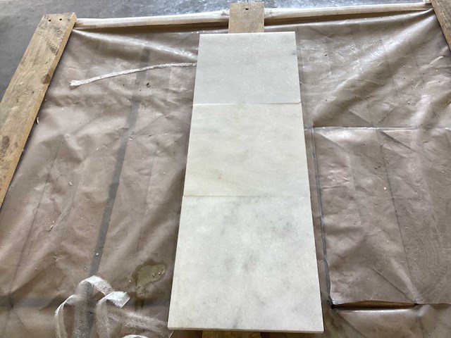 Natuursteen marmer wit honed 20x20x1,2 cm tegel 25 m² - afbeelding 3 van  13