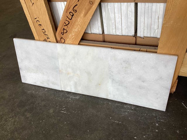 Natuursteen marmer wit honed 20x20x1,2 cm tegel 25 m² - afbeelding 7 van  13