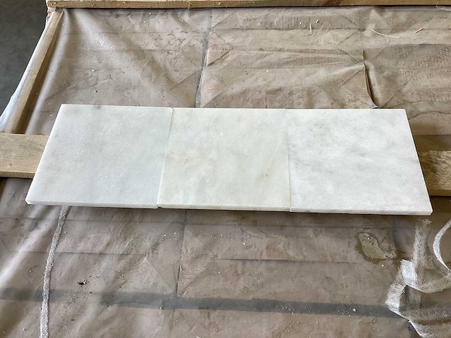 Natuursteen marmer wit honed 20x20x1,2 cm tegel 25 m² - afbeelding 1 van  2