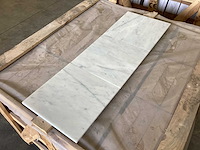 Natuursteen marmer wit honed 30,5x30,5 cm tegel 44 m² - afbeelding 1 van  3