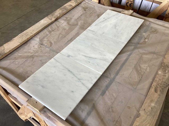 Natuursteen marmer wit honed 30,5x30,5 cm tegel 44 m² - afbeelding 2 van  4