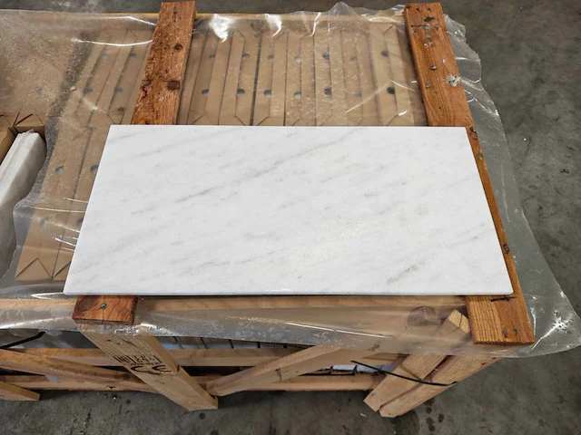 Natuursteen marmer wit honed 30,5x61 cm tegel 31,63 m² - afbeelding 1 van  7