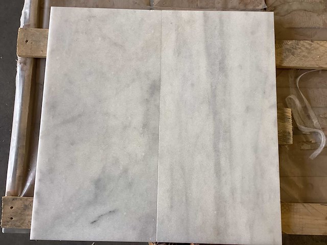 Natuursteen marmer wit honed 30,5x61 cm tegel 63 m² - afbeelding 11 van  12