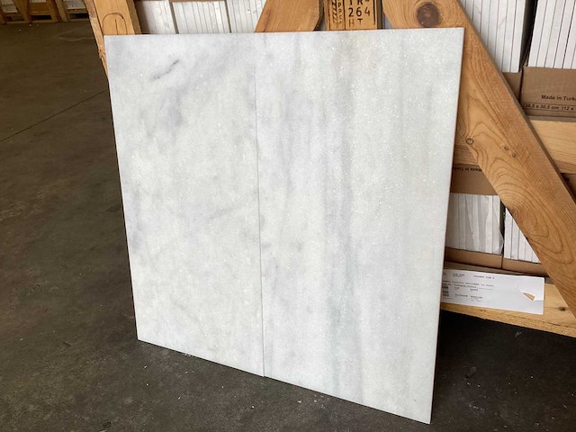 Natuursteen marmer wit honed 30,5x61 cm tegel 63 m² - afbeelding 7 van  13