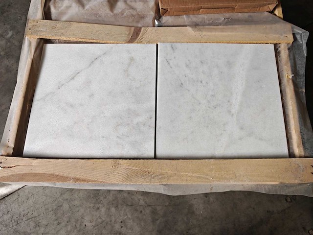 Natuursteen marmer wit honed 45,7x45,7 cm tegel 71 m² - afbeelding 2 van  8
