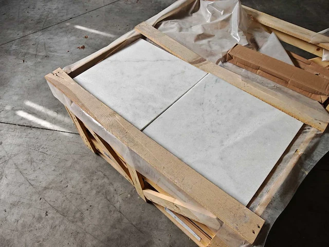 Natuursteen marmer wit honed 45,7x45,7 cm tegel 71 m² - afbeelding 3 van  8