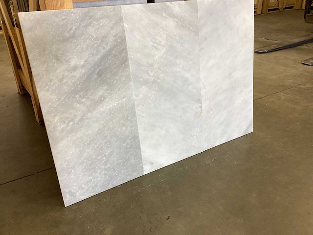 Natuursteen marmer wit/blauw gezoet 30,5x61 cm tegel 62 m² - afbeelding 2 van  2