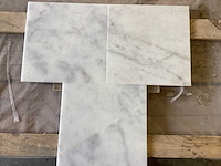 Natuursteen marmer wit/grijs gepolijst 30,5x30,5 cm tegel 35 m² - afbeelding 1 van  6