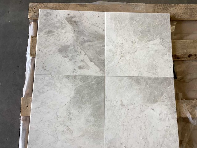 Natuursteen marmer wit/grijs gepolijst 30,5x30,5 cm tegel 44 m² - afbeelding 4 van  11