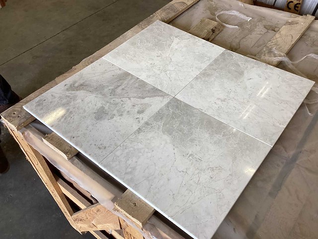 Natuursteen marmer wit/grijs gepolijst 30,5x30,5 cm tegel 44 m² - afbeelding 6 van  11