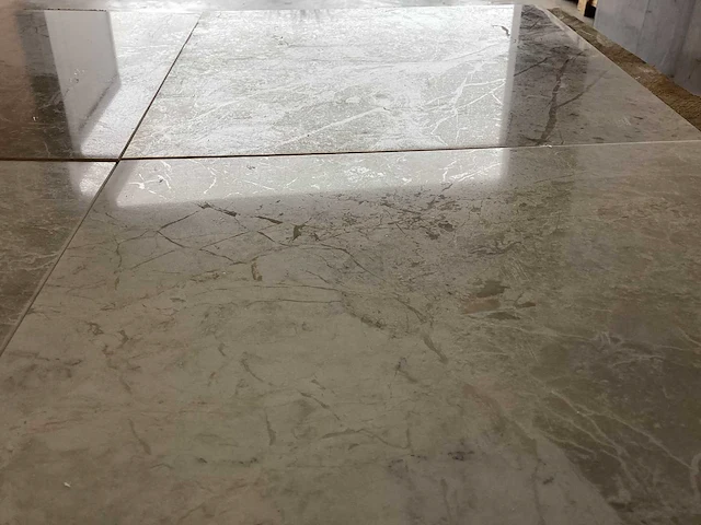 Natuursteen marmer wit/grijs gepolijst 30,5x30,5 cm tegel 44 m² - afbeelding 2 van  11