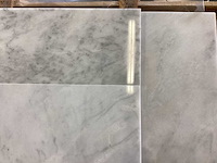 Natuursteen marmer wit/grijs gepolijst 30,5x61 cm tegel 60 m² - afbeelding 2 van  2
