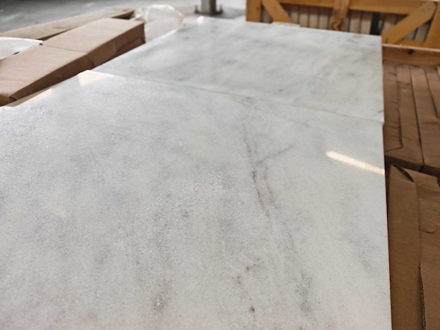 Natuursteen marmer wit/grijs gepolijst 45,7x45,7 cm tegel 71 m² - afbeelding 1 van  3
