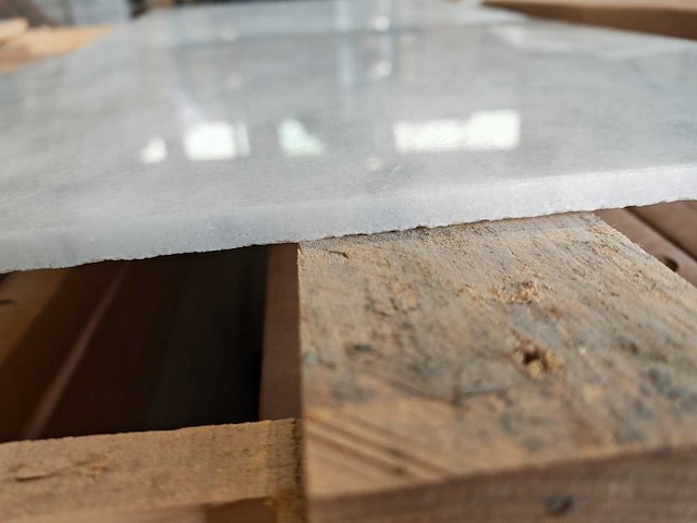 Natuursteen marmer wit/grijs gepolijst 45,7x45,7 cm tegel 71 m² - afbeelding 7 van  8
