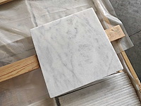 Natuursteen marmer wit/grijs getrommeld 40,6x40,6 cm tegel 17,96 m² - afbeelding 3 van  8