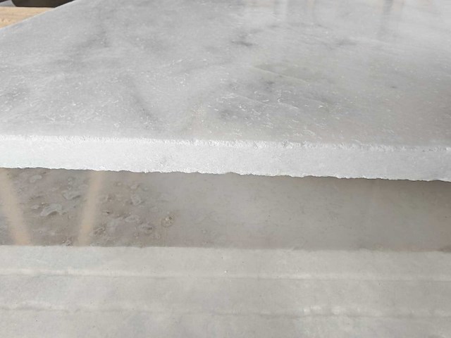 Natuursteen marmer wit/grijs getrommeld 40,6x40,6 cm tegel 17,96 m² - afbeelding 5 van  8