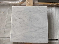 Natuursteen marmer wit/grijs getrommeld 40,6x40,6 cm tegel 17,96 m² - afbeelding 2 van  8