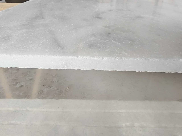 Natuursteen marmer wit/grijs getrommeld 40,6x40,6 cm tegel 17,96 m² - afbeelding 7 van  8