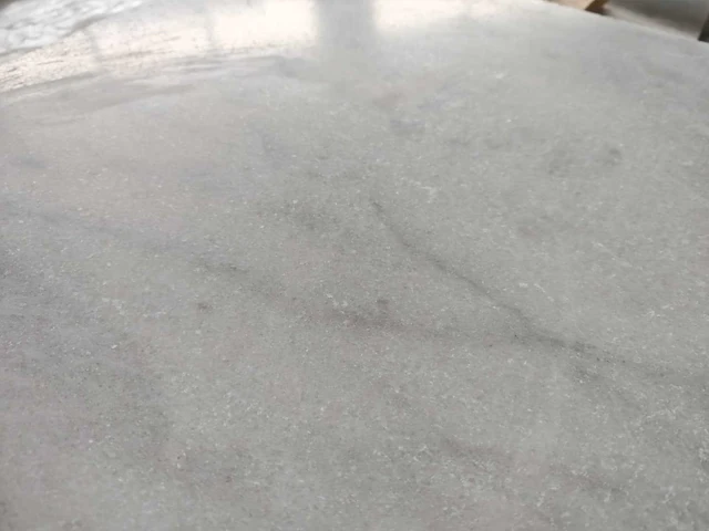 Natuursteen marmer wit/grijs getrommeld 40,6x40,6 cm tegel 17,96 m² - afbeelding 8 van  8
