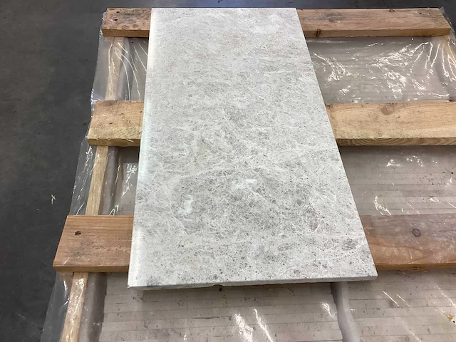 Natuursteen marmer zilver gepolijst vloertegel 30,5x61 cm 26 m² - afbeelding 1 van  14