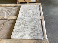 Natuursteen marmer zilver getrommeld 40,6x40,6 cm tegel 27,7 m² - afbeelding 13 van  13
