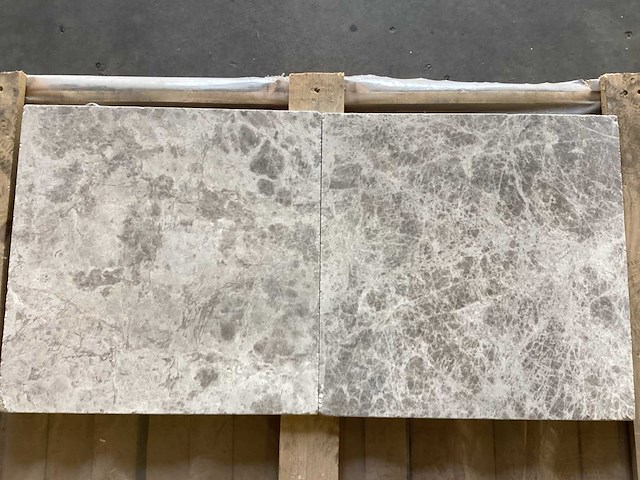 Natuursteen marmer zilver getrommeld 40,6x40,6 cm tegel 27,7 m² - afbeelding 3 van  14