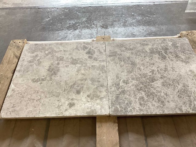 Natuursteen marmer zilver getrommeld 40,6x40,6 cm tegel 27,7 m² - afbeelding 4 van  14