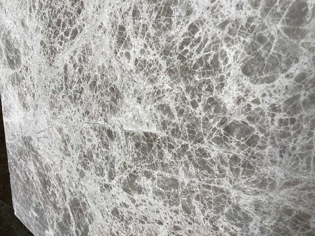 Natuursteen marmer zilver getrommeld 40,6x40,6 cm tegel 27,7 m² - afbeelding 3 van  15