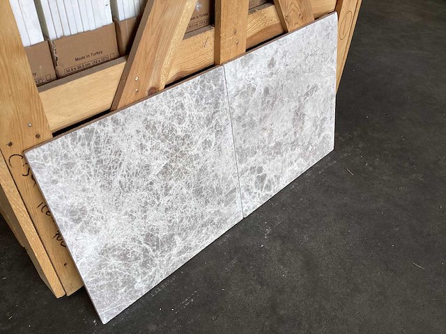 Natuursteen marmer zilver getrommeld 40,6x40,6 cm tegel 27,7 m² - afbeelding 14 van  15