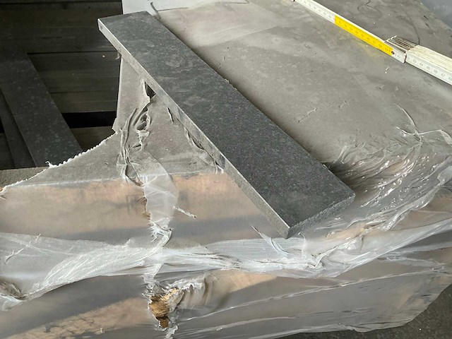 Natuursteen plinten (206x) ca 82 lm - afbeelding 3 van  4