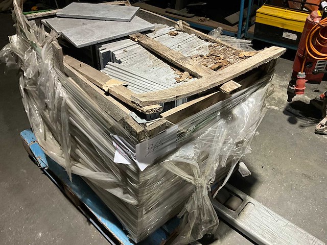 Natuursteen tegels ca. 19,2m2 - afbeelding 2 van  3