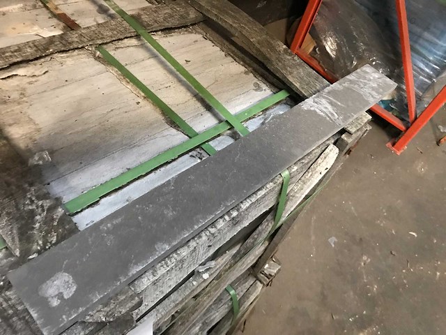 Natuursteen tegels / plinten 67 lm 9,38 m2 - afbeelding 1 van  4