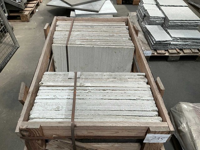 Natuursteen terrastegel (32x) ca 7,68 m2 - afbeelding 1 van  4
