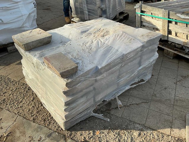 Natuursteen terrastegel gekloofd, ca. 4,2 m2 - afbeelding 1 van  3