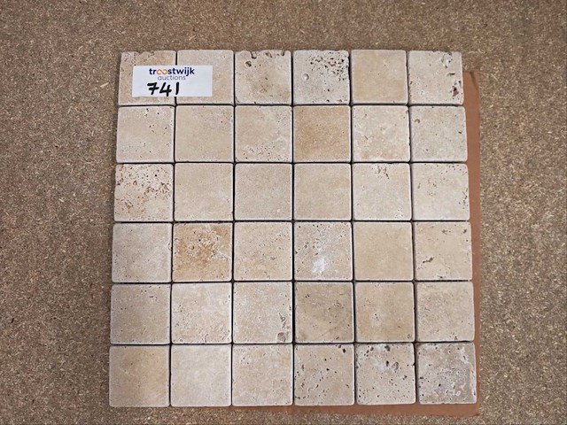 Natuursteen travertin beige 5x5 cm mozaïektegel 30x30 cm 41 stuks - afbeelding 1 van  6