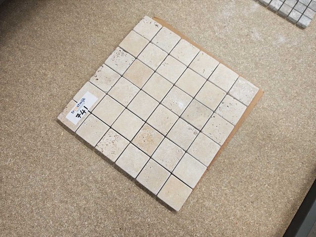 Natuursteen travertin beige 5x5 cm mozaïektegel 30x30 cm 41 stuks - afbeelding 3 van  6