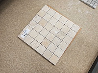 Natuursteen travertin beige 5x5 cm mozaïektegel 30x30 cm 41 stuks - afbeelding 3 van  6