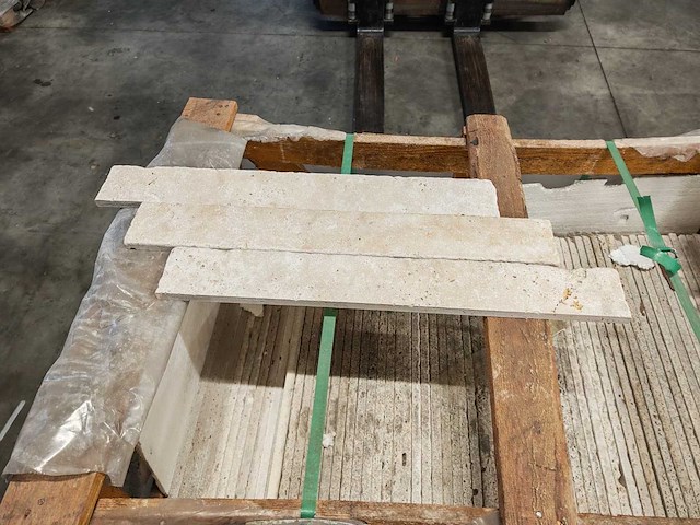 Natuursteen travertin white wandtegel 8x60 cm 14,4 m² - afbeelding 1 van  6