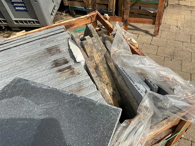 Natuursteen tuintegels ca. 14m2 - afbeelding 3 van  4
