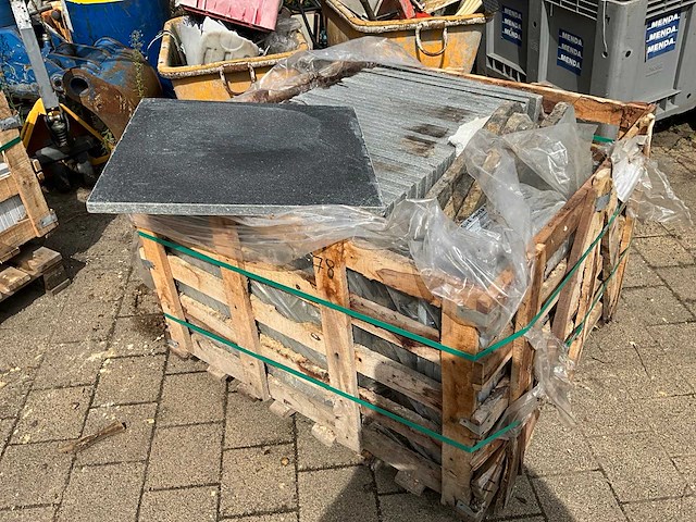 Natuursteen tuintegels ca. 14m2 - afbeelding 4 van  4