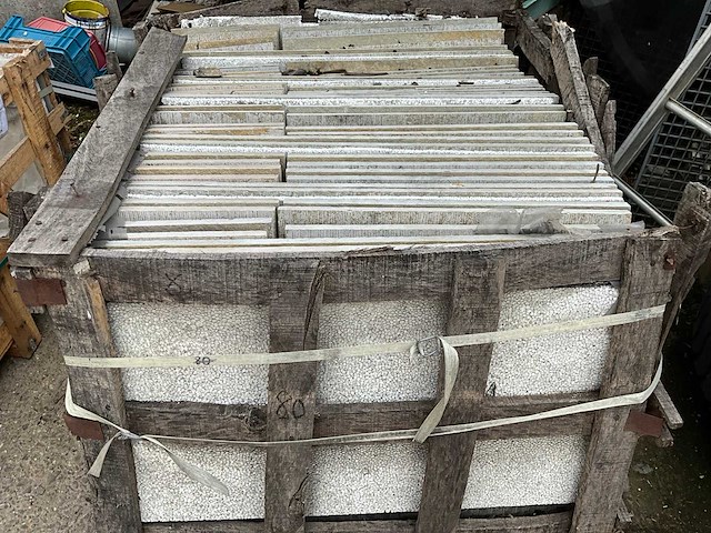 Natuursteen tuintegels ca. 44m2 - afbeelding 3 van  8